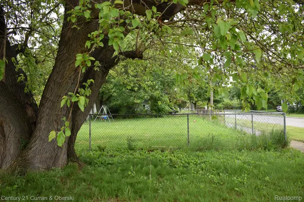 5910 N WAVERLY ST, Dearborn Heights, MI 48127