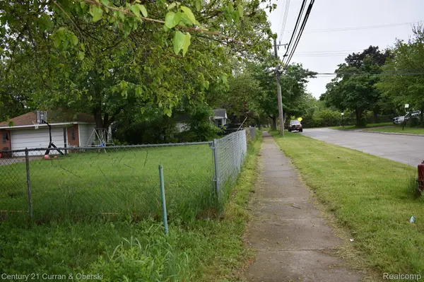 5910 N WAVERLY ST, Dearborn Heights, MI 48127