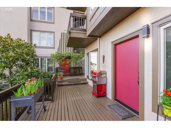 Portland, OR 97210,724 NW WESTOVER CIR