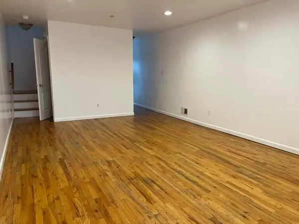 22 Spirit LN, Staten  Island, NY 10303