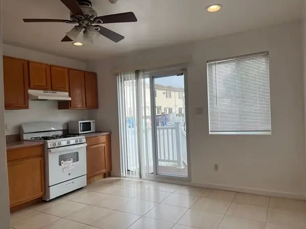 22 Spirit LN, Staten  Island, NY 10303