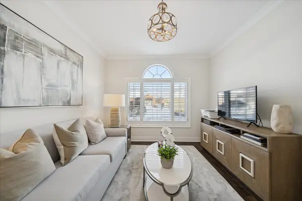 86 Couples Gallery N/A, Whitchurch-stouffville, ON L4A 1M7