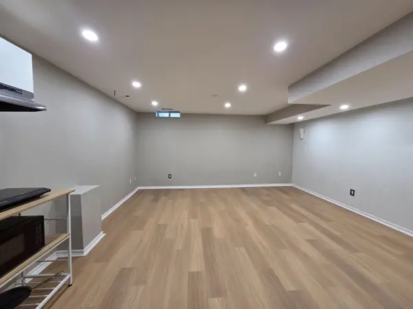 971 Ledbury CRES #BSMT, Mississauga, ON L5V 2R3