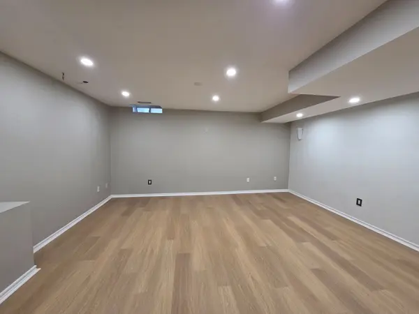 971 Ledbury CRES #BSMT, Mississauga, ON L5V 2R3