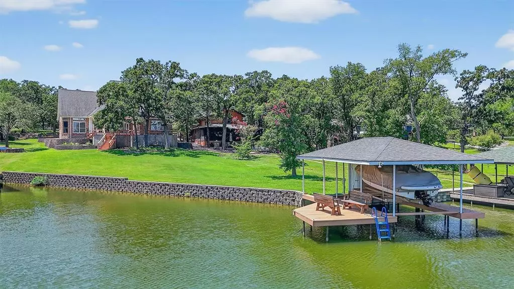 214 Kiowa Drive E, Lake Kiowa, TX 76240