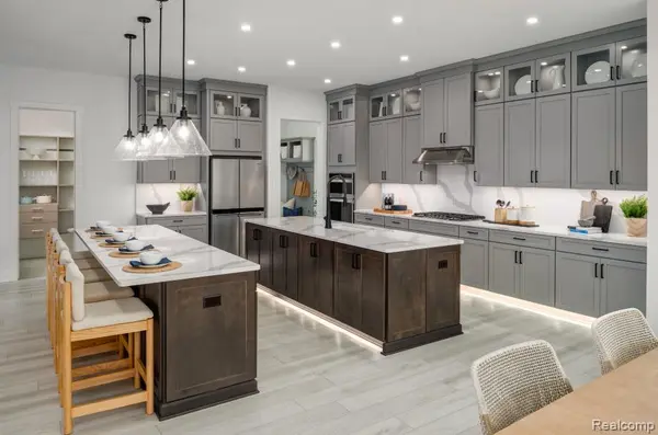 5064 Rutland DR, York Charter Township, MI 48176