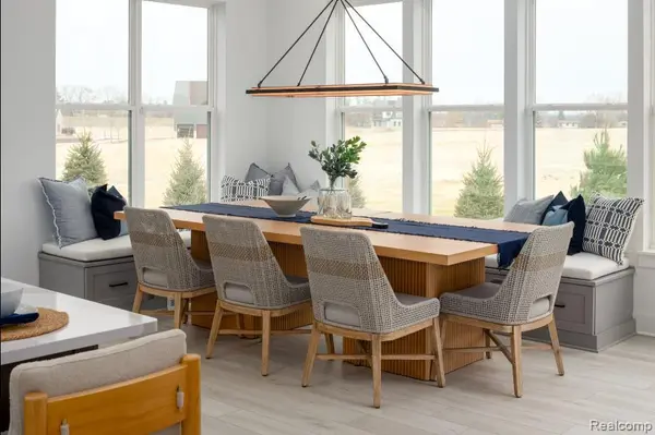 5064 Rutland DR, York Charter Township, MI 48176