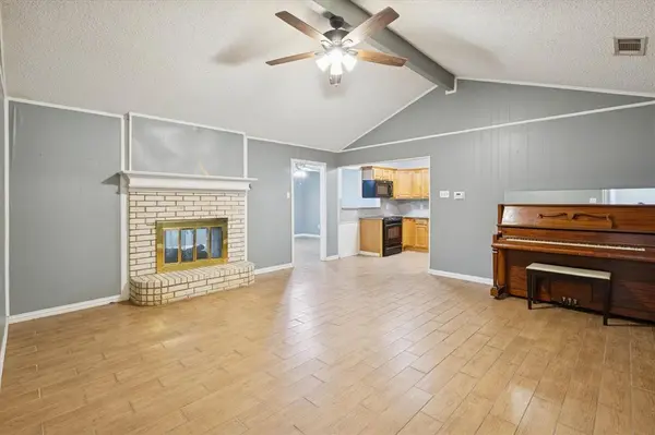 1113 2nd Street, Grand Prairie, TX 75051