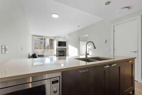 222 Riverfront AVE SW #1826, Calgary, AB T2P 0X2