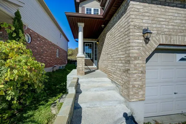 404 Tealby CRES, Waterloo, ON N2J 4Y8