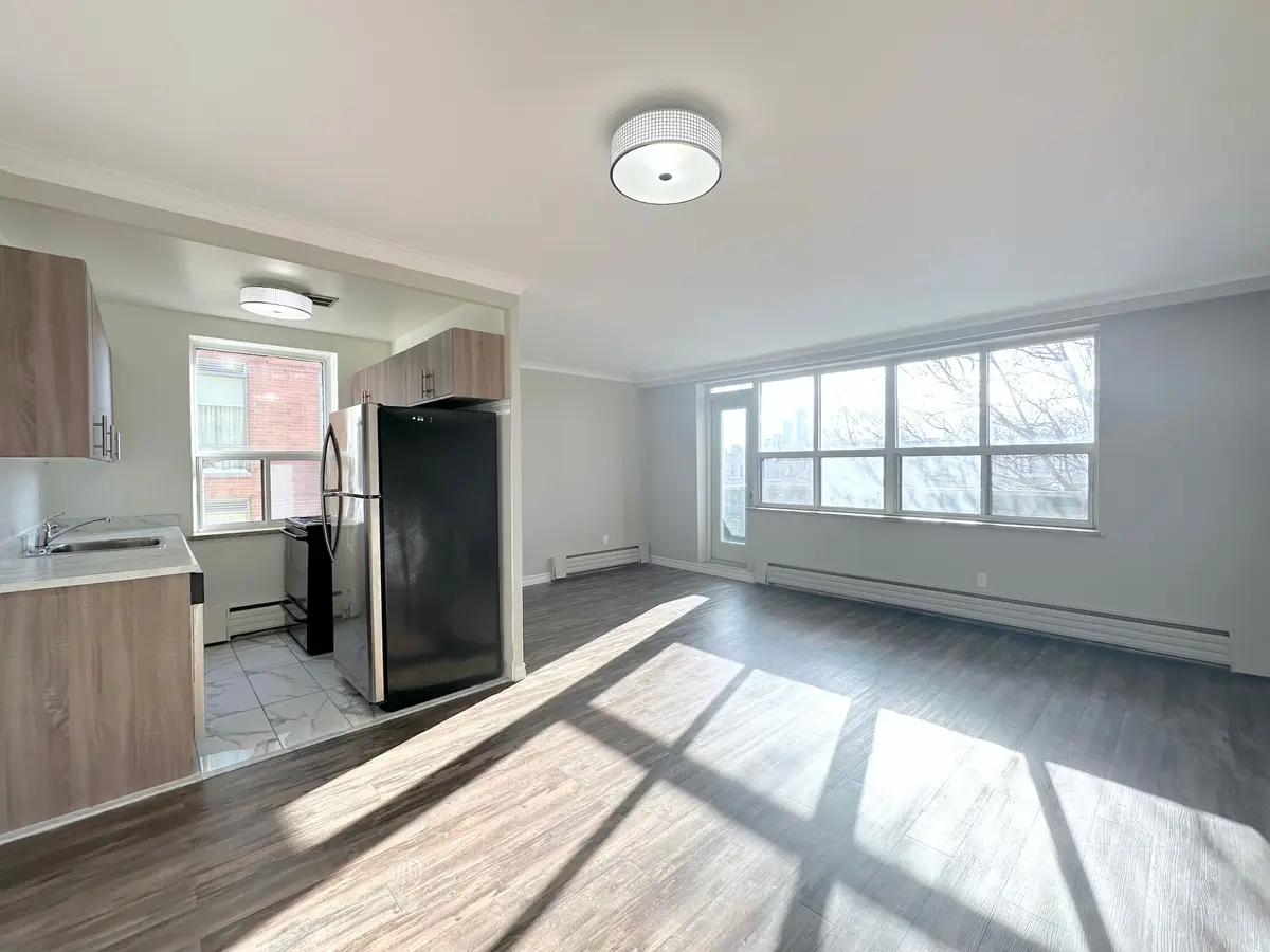 276 St Clair AVE W #304, Toronto C02, ON M4V 1R9