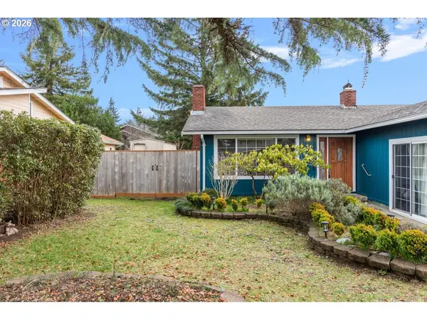 2361 FIR ST, North Bend, OR 97459