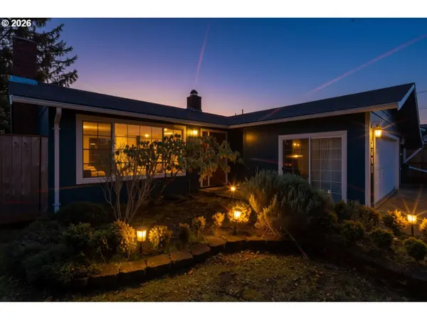 2361 FIR ST, North Bend, OR 97459