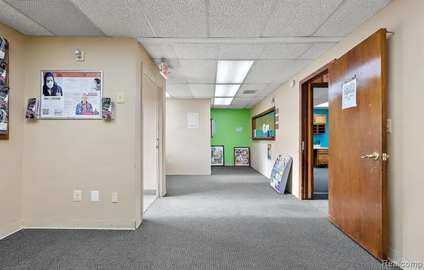 989 University DR, Pontiac, MI 48342