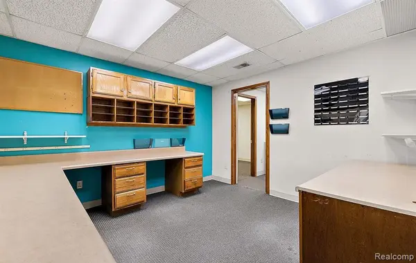 989 University DR, Pontiac, MI 48342