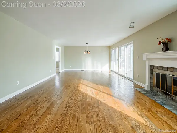 4411 Laurel Club CIR, West Bloomfield Charter Township, MI 48323