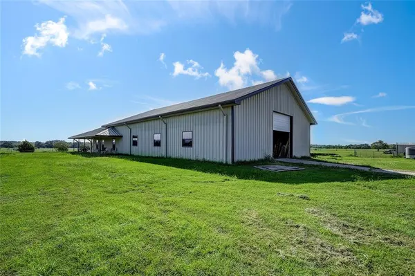 808 W Line Road, Whitesboro, TX 76273