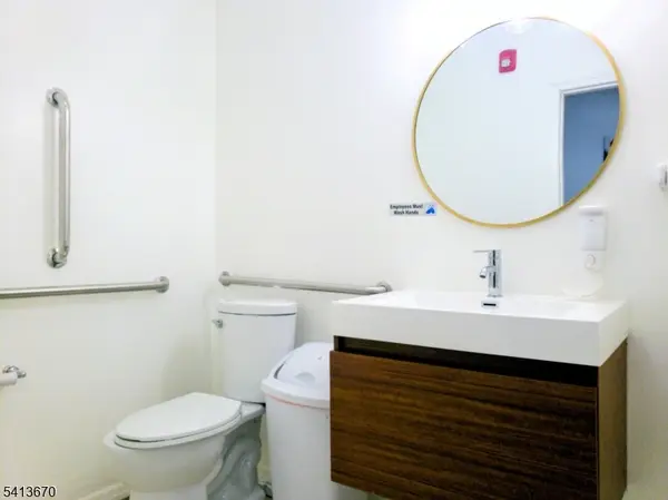 337 Martin Luther King Jr Dr, Jersey City, NJ 07305