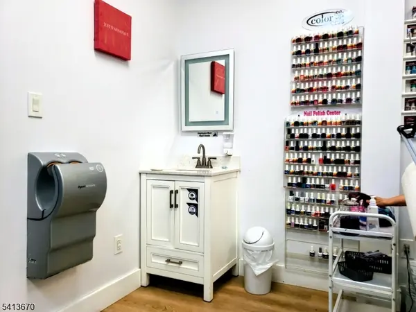 337 Martin Luther King Jr Dr, Jersey City, NJ 07305