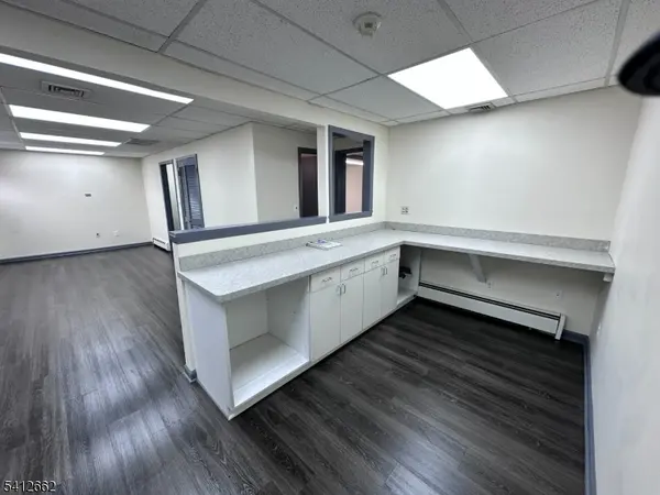 107 Stuyvesant Ave, Lyndhurst Twp., NJ 07071