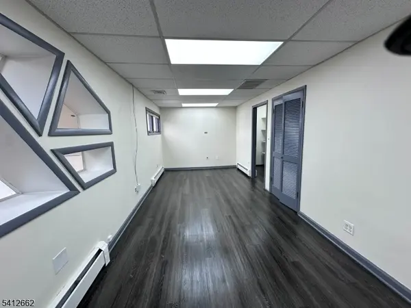 107 Stuyvesant Ave, Lyndhurst Twp., NJ 07071