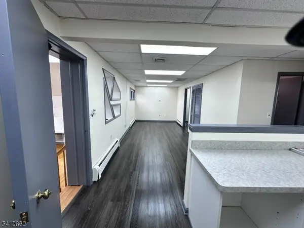 107 Stuyvesant Ave, Lyndhurst Twp., NJ 07071