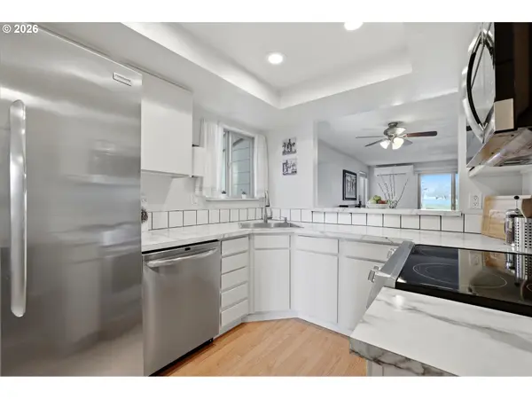 11721 SW BOONES BEND DR #9-3D, Beaverton, OR 97008