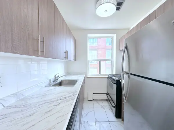 276 St Clair AVE W #304, Toronto C02, ON M4V 1R9