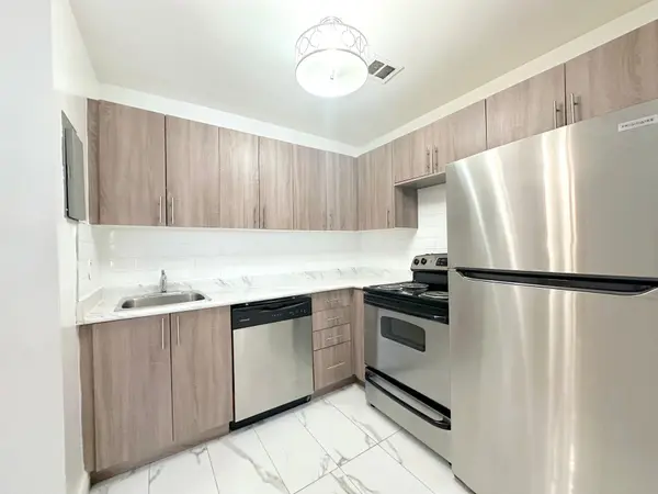 276 St Clair AVE W #107, Toronto C02, ON M4V 1R9