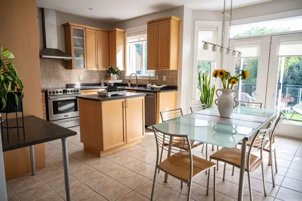 27 Lightheart DR, Caledon, ON L7C 1E3