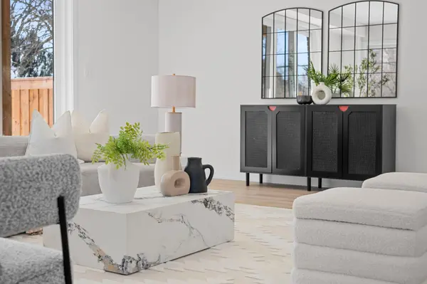 124 Dunbar RD, Mississauga, ON L5B 1G7