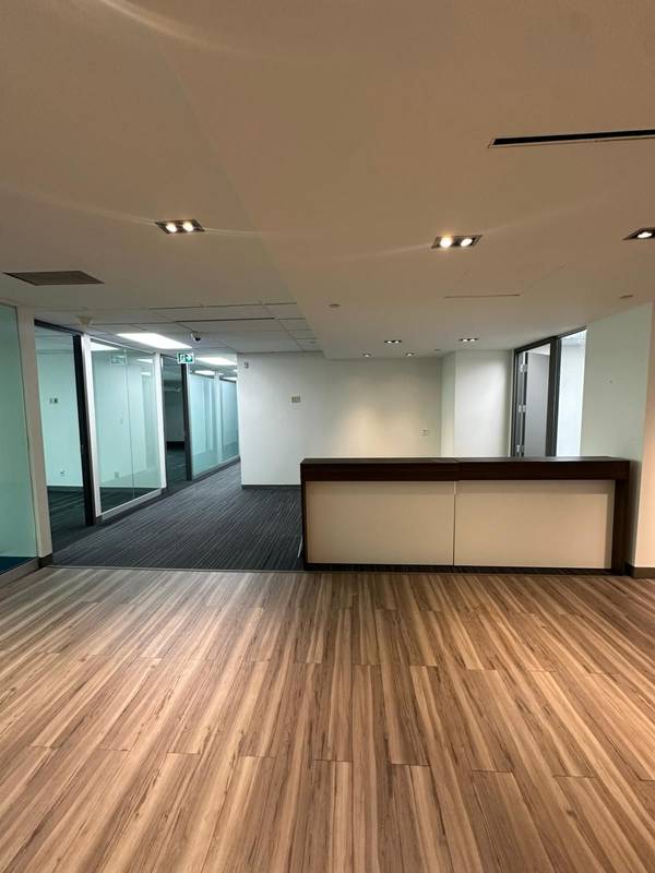 5500 North Service RD #801, Burlington, ON L7L 6W6