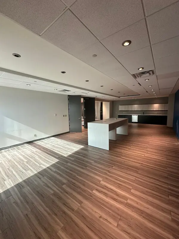 5500 North Service RD #801, Burlington, ON L7L 6W6