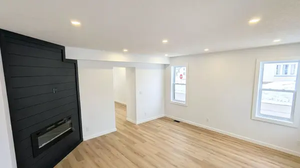 563 7th AVE, Hanover, ON N4N 2J8