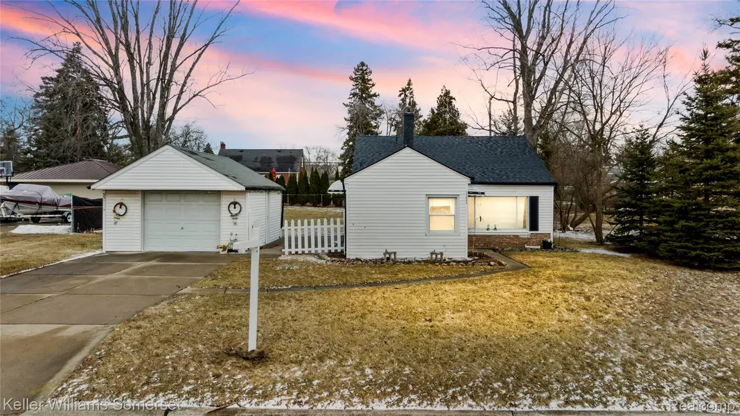 32694 Ruehle AVE, Warrencity_macomb, MI 48093