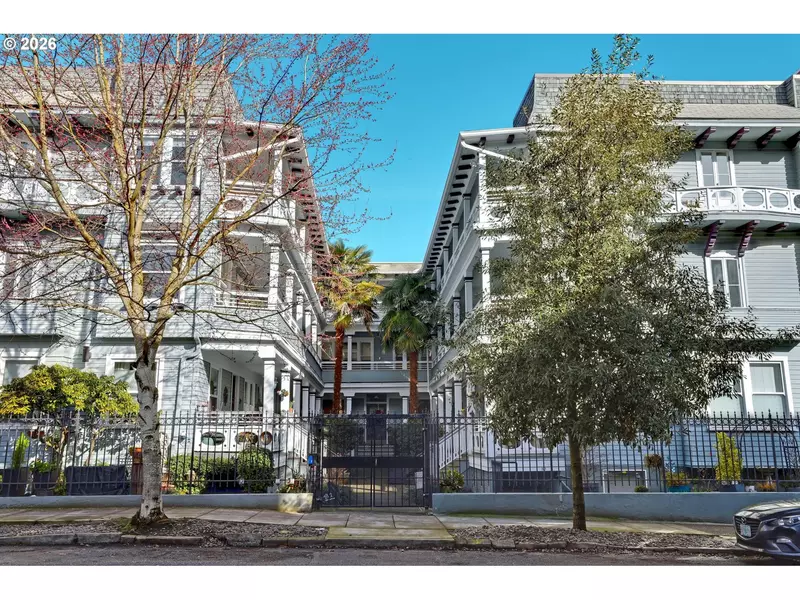 2127 NW IRVING ST #304, Portland, OR 97210