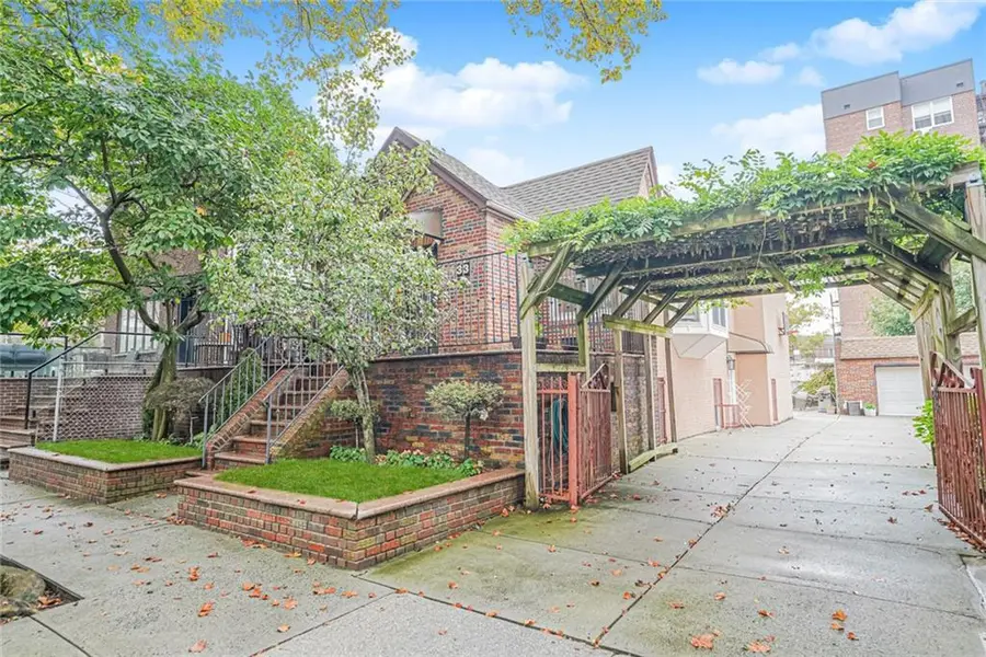 33 Manhattan CT, Brooklyn, NY 11223