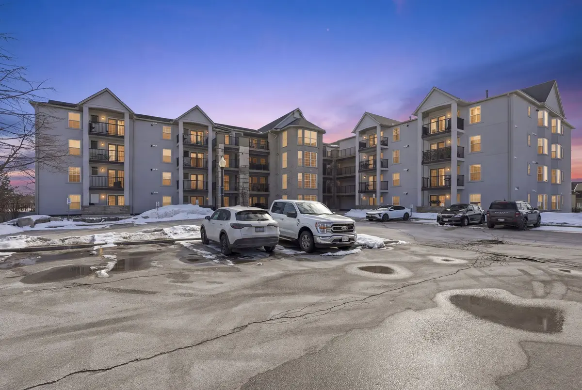 1411 Walker's Line #213, Burlington, ON L7M 4P5