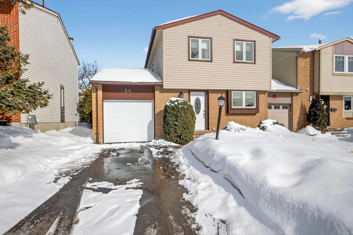 24 Whelan DR, Barrhaven, ON K2J 2J9