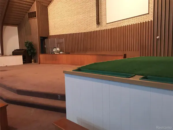 4075 E Atherton RD, Burton, MI 48519