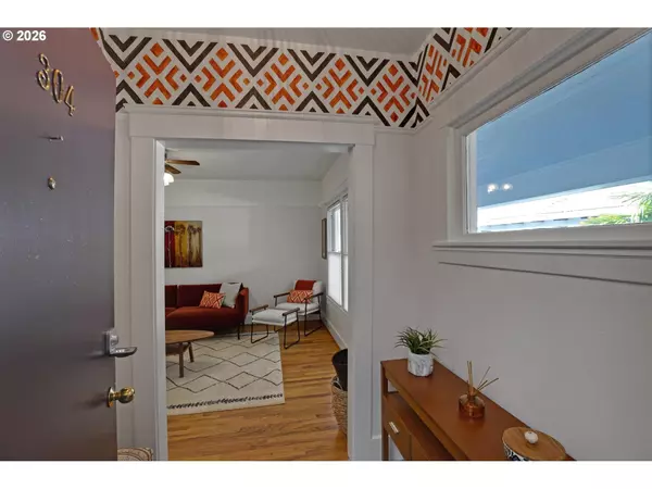 Portland, OR 97210,2127 NW IRVING ST #304