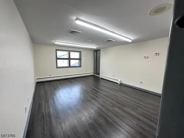 107 Stuyvesant Ave, Lyndhurst Twp., NJ 07071