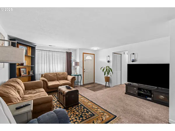 405 CORONA LOOP RD, Roseburg, OR 97471