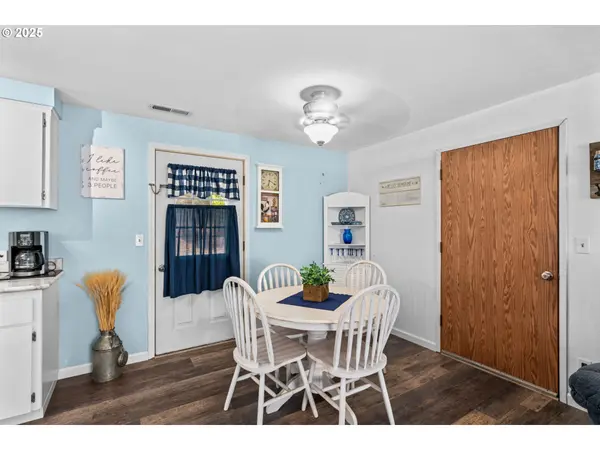 405 CORONA LOOP RD, Roseburg, OR 97471