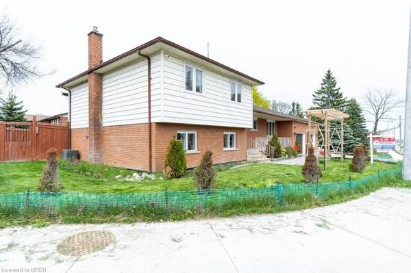 146 Harvie RD, Barrie, ON L4N 9E3