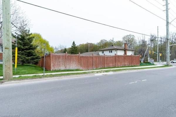 146 Harvie RD, Barrie, ON L4N 9E3