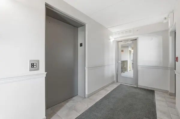 1411 Walker's Line #213, Burlington, ON L7M 4P5