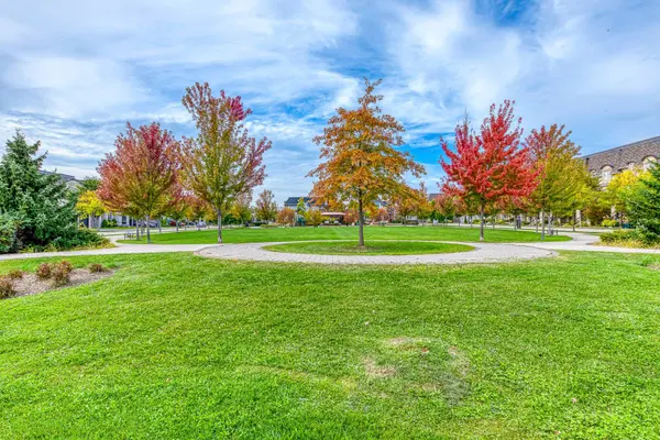 221 Hanover ST, Oakville, ON L6K 0G9