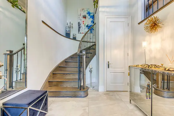 221 Hanover ST, Oakville, ON L6K 0G9