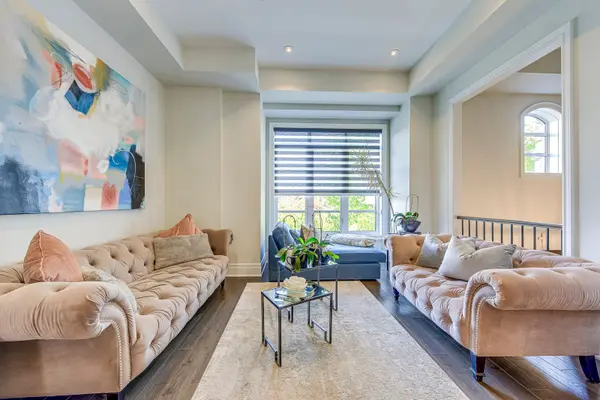 221 Hanover ST, Oakville, ON L6K 0G9